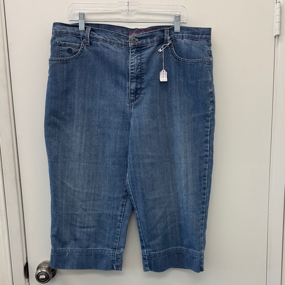 Gloria Vanderbilt Cropped Blue Jeans